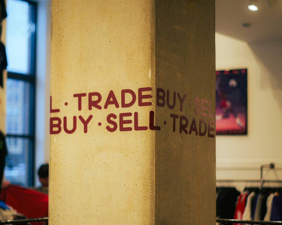 A sign that says i trade buy sell trade